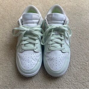 Nike dunk light green